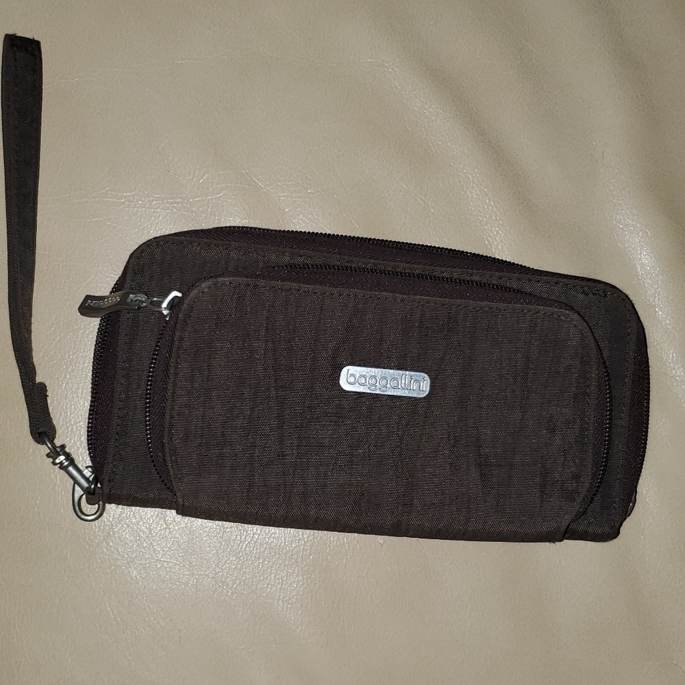 Women's wristlet wallet